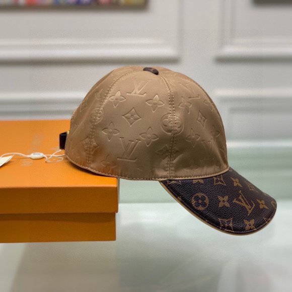 AUTHENTIC  Louis Vuitton Hats main image 4